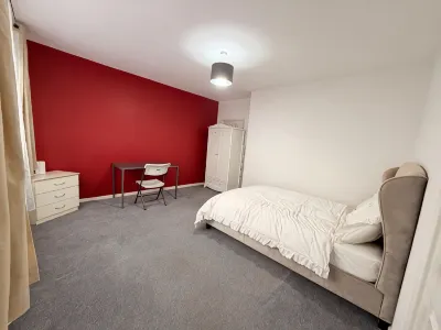 Charming Guest Room in Leicester with Garden and WiFi Hotels in 