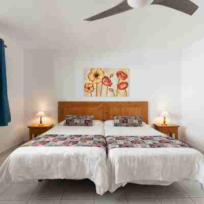 Apartamentos la Peñita Rooms
