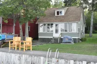 Sebec Lakefront Cottage, Swim/Boat/BBQ from deck - Homestays