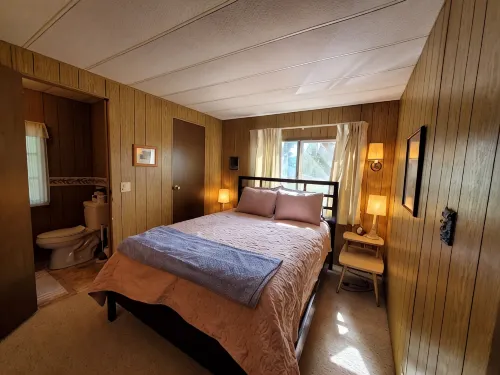 Lake side Trailer home with WiFi in Seeley Lake & Shared Dock Access! - Homestays