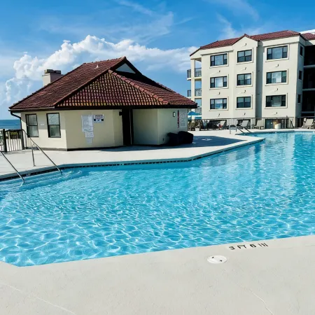 Renovated beach front condo in amenity-filled Duneridge