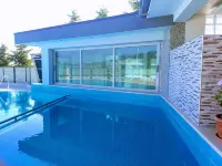 Luander Hotel - Pools