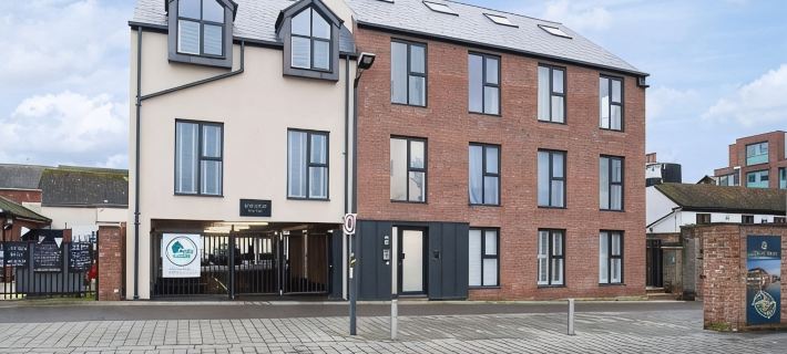 Elliot Oliver - Loft Style 2 Bedroom Apartment with Parking in the Docks Hotels in Gloucester District