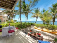 Azure Breeze #4, Beachfront, White Sand, Bikes, Kayak, Snorkel Gear, Rum Point!! Hotel a North Side