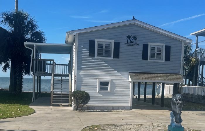 MANATEE COTTAGE:  Gulf Front 2-bedroom house