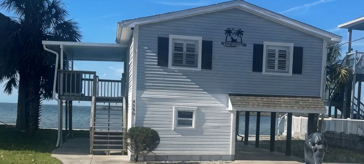 MANATEE COTTAGE:  Gulf Front 2-bedroom house Ξενοδοχεία στην πόλη Hudson