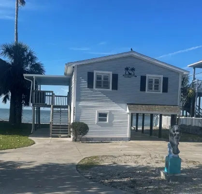 MANATEE COTTAGE:  Gulf Front 2-bedroom house
