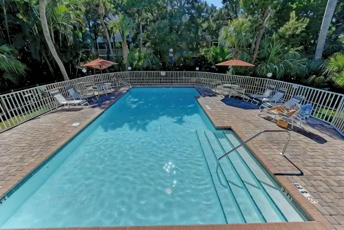 Beautiful 3 Bedroom 2 Bathroom Home Steps from the Beach