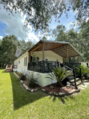 Cave Divers Spring Escape, Sleeps 8+, Private Patio, Fire Pit, Spacious Kitchen