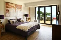 Villa with swimming pool and magnificent sea view