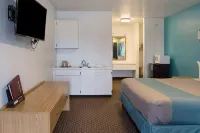 Motel 6 Canby, or