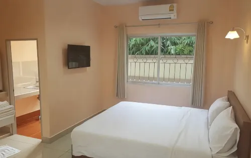 Jirasin Hotel & Apartment - 2-Star