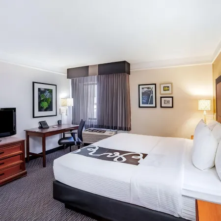 La Quinta Inn & Suites by Wyndham Houston Baytown East
