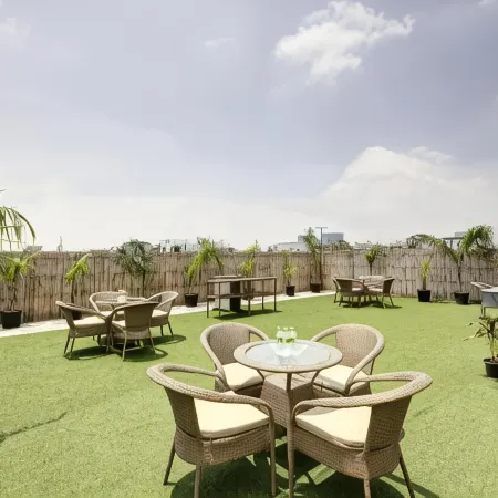 Saltstayz Premier - Cyber Hub