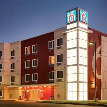 Motel 6 Swift Current, SK Отели в г. Свифт Каррент