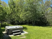 Beloved 5-Bedroom House with Beach Passes, AC, Fenced in Yard, and Hot Tub - Homestays