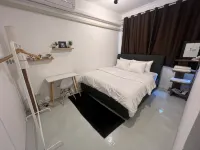 4BR House with Beautiful Rooftop near BTS Ekkamai - Villas