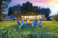Lakefront Modern home. Gorgeous Sunsets! near Sylvan Beach - 3-Star