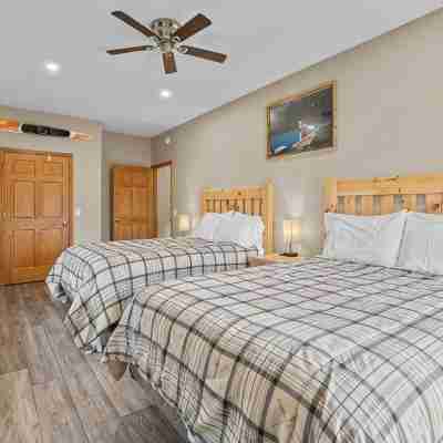 First Class "ARCADE" /18 Person/3400 sq ft/10 Bed/Firepit/Huge Kitchen/Fireplace Rooms