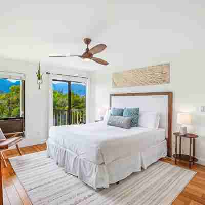 The Palm Treehouse: Serene retreat with simultaneous mountain and ocean views Rooms