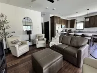 River Bluff Getaway – Main 1BR/1BA Modern Unit Near Mississippi River Hotels in Allamakee County