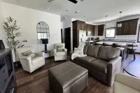 River Bluff Getaway – Main   1BR/1BA Modern Unit Near Mississippi River