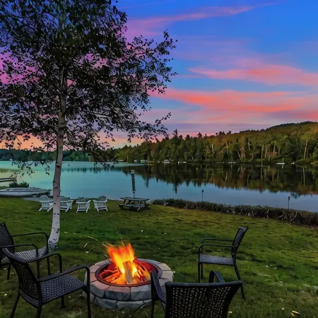 Quaint lakefront; firepit, boat, kayaks, paddleboard, grill, laundry, hammock