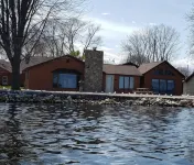 A true Hidden Gem waterfront lake home, w/breathtaking views - Country Houses