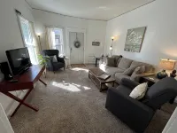 Cozy remodeled 1 bedroom near Drake U and downtown - Condos