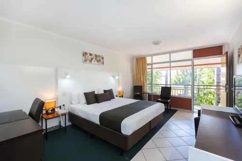 Elkira Court Motel - Pools