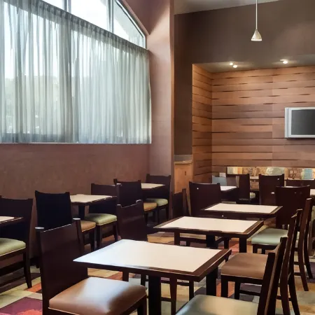 Fairfield Inn Sacramento Cal Expo Отели рядом с достопримечательностью «Арден Фейр Молл»