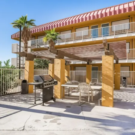 Rodeway Inn & Suites