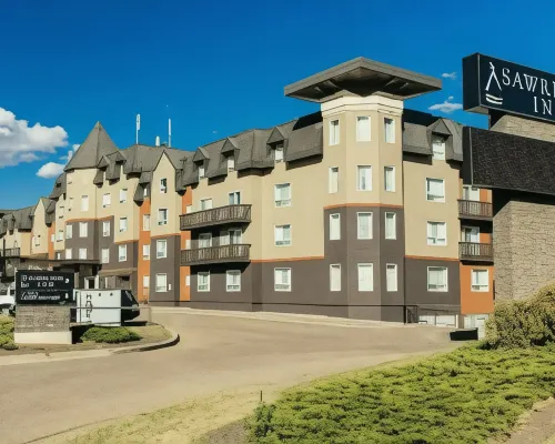 Sawridge Inn and Conference Centre Edmonton South โรงแรมใกล้ถนน Whyte Avenue