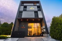 Carry Inn Hotel Indore - 2-نجوم
