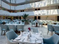 Sunset Royal Beach Resort - All Inclusive Các khách sạn gần Vũ trường Coco Bongo