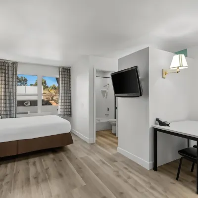 MainStay Suites Las Vegas Flamingo Các khách sạn gần Trung tâm hội nghị  Thomas & Mack Center