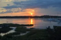 Totally Renovated Waterfront Cottage, Snowbird's Paradise, Boater's Dream - balcony
