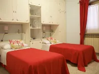 Domus Palombi - Large apartment 200 m from the station and 700 m from the sea Hotels in Ladispoli
