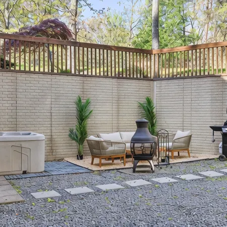 Cozy 5BR house with Hot Tub Private Patio Games Fire Pit in Massanutten