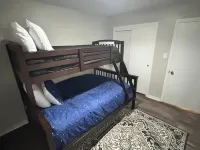 PROMO 10% WEEKLY AND 15% MONTHLY!Spacious & Quaint Home Game Room LOTS of Beds! - Parvekkeita