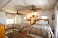 Casa DeDe, Classic Bahamian Home with Panoramic Views of the Ocean Hotels in 