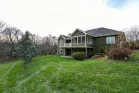 Spacious-Hot Tub-Pool Table-Screen Porch-6 Bedroom-6 Bathroom - 4-Star