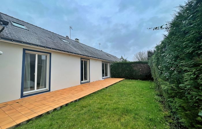 House located in a quiet area, close to the town center.