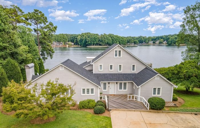 Relaxing Lakefront Home with Brand New Dock and Immaculate Vibes
