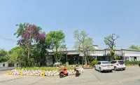 Tone Condorent Hotel - parking