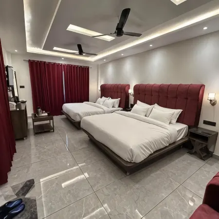 Hotel the Vaishvik Banganga Road