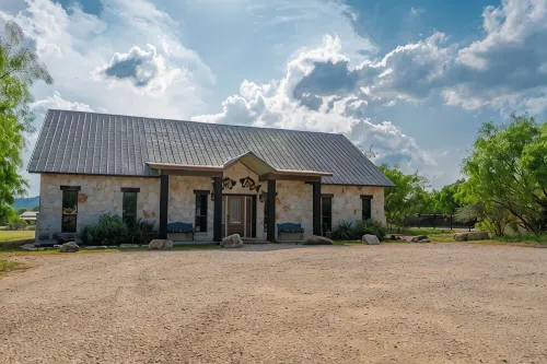 Casa Bella @ Buchanan Vacation Homes - Pool & Free Frio River Access
