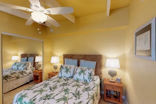 New Listing!  East facing home on widest water canal! Beautiful, cool sunrises! - Homestays