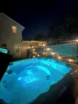 Spacious 2 Bed2 Bath Guest Suite Apt with HOT TUB and EV Charging - Hot Tub