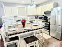 Spacious 3Br/2BA Home-Fast WiFi, Smart TVs,Free Netflix,Furnished Patio- Pets OK - Wifi